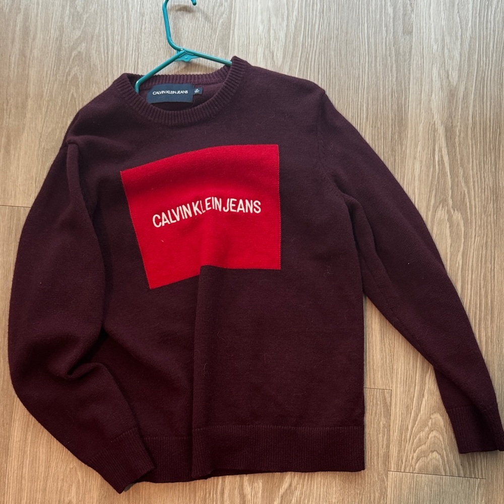 Calvin Klein Burgundy and Red Crewneck Sweater